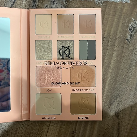 Brand new palette, never used,includes:eyeshadows, brow powders, and face powder - Picture 2 of 2